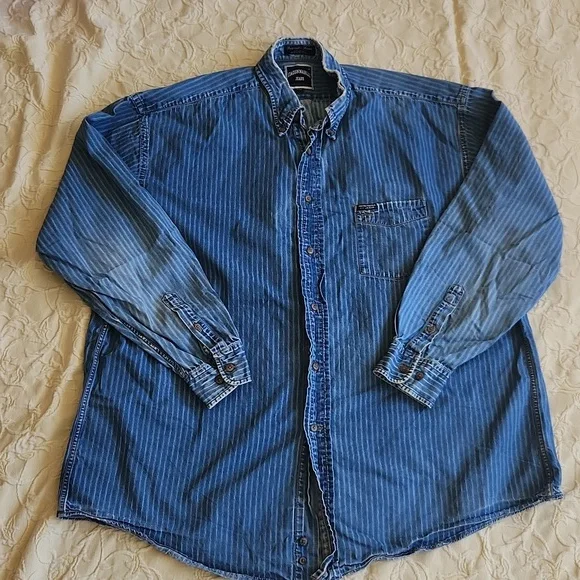 Button up - Picture 1 of 3